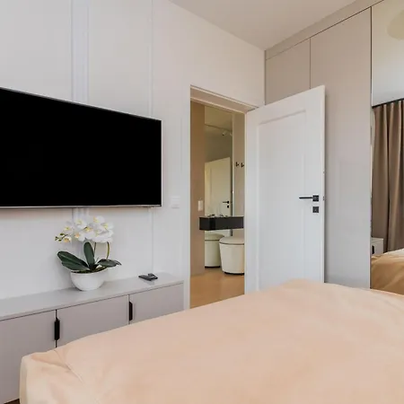 Doki - Luxury Voyager By Grand *