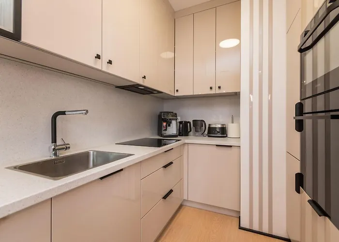 Doki - Luxury Voyager By Grand *